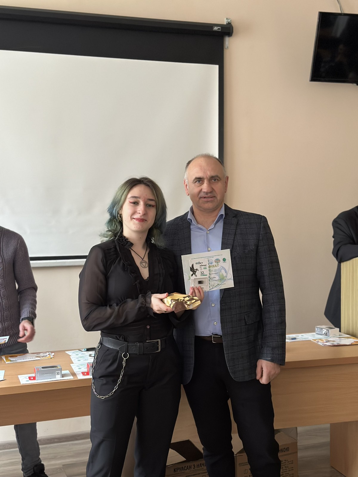 УРОЧИСТЕ НАГОРОДЖЕННЯ УЧАСНИКІВ «МОЛОДІЖНИЙ ЕКОГЕОФОРУМ – 2025»   