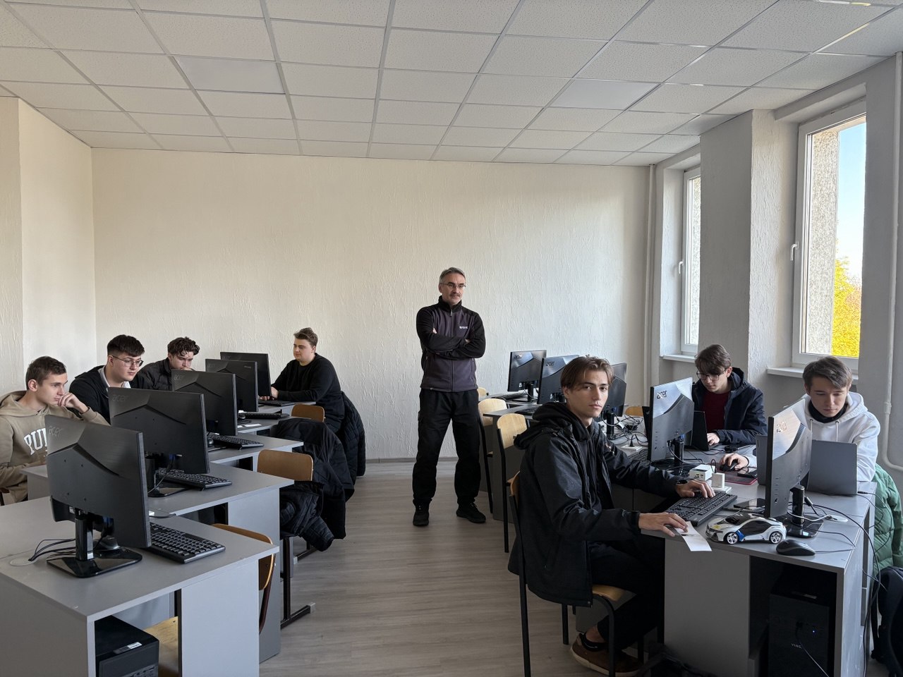 Програмування трекових роботів