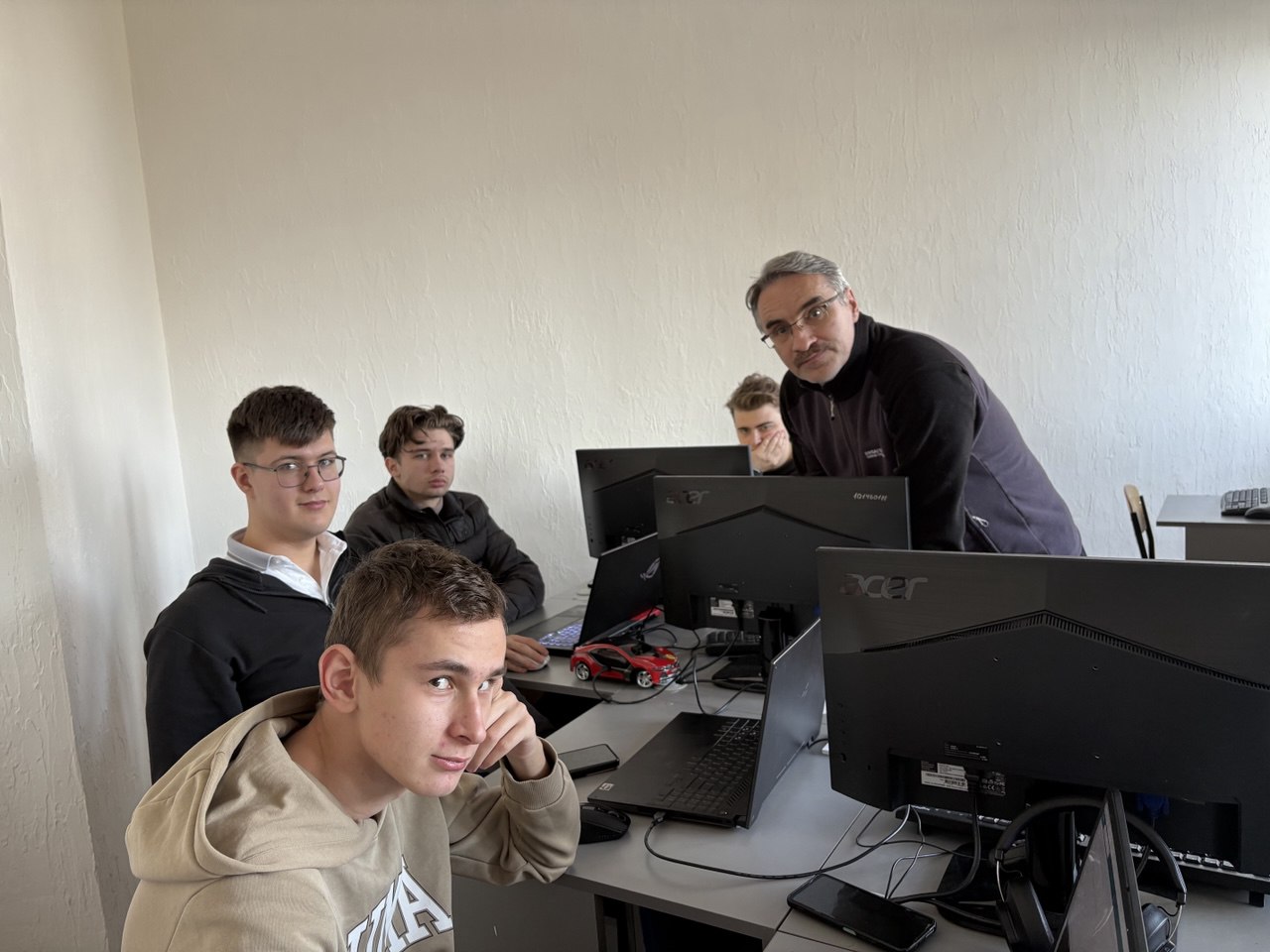 Програмування трекових роботів