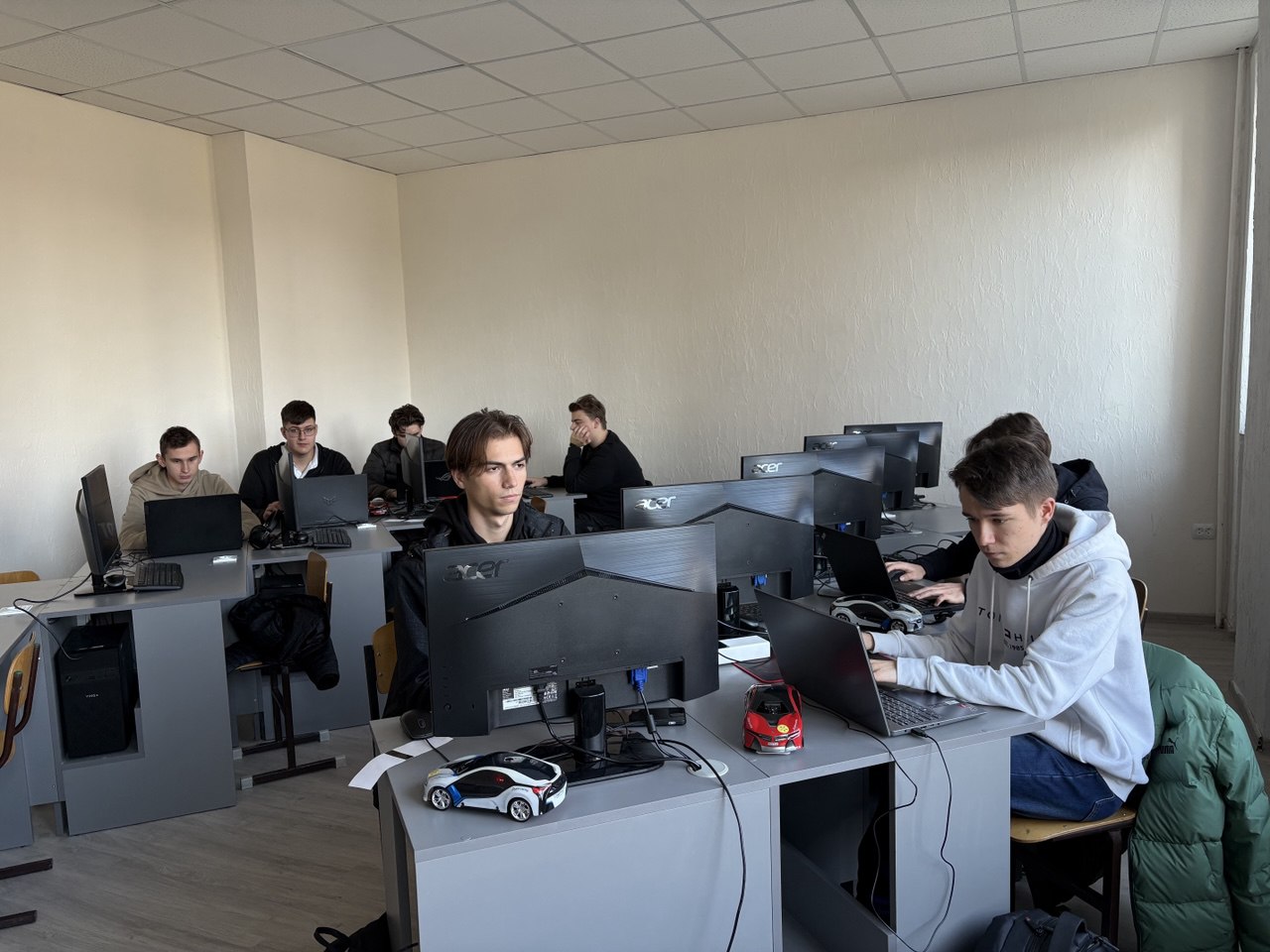 Програмування трекових роботів