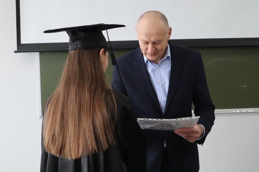 Дипломи в руках – майбутнє попереду: випуск магістрів з інформаційної справи