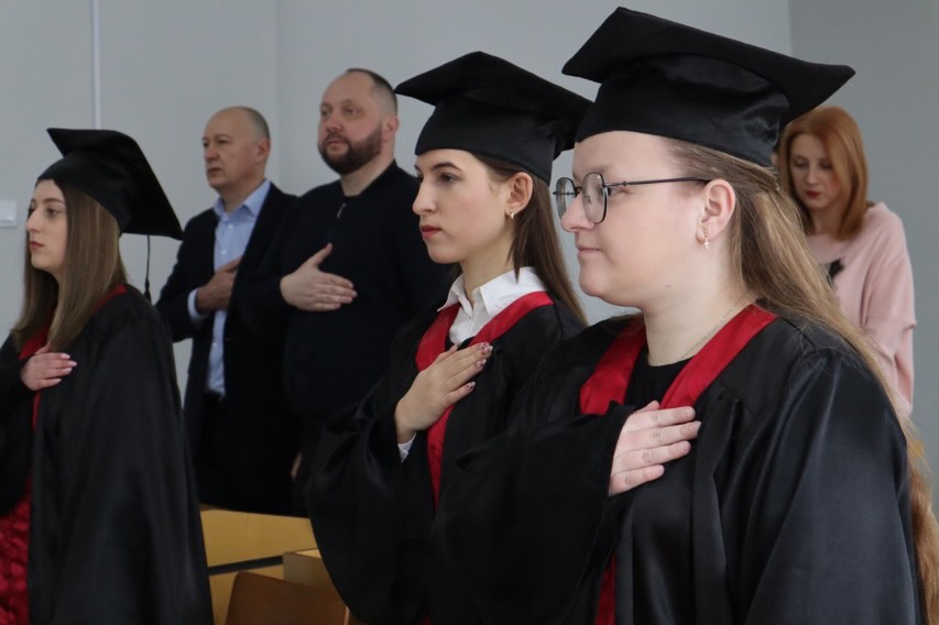 Дипломи в руках – майбутнє попереду: випуск магістрів з інформаційної справи