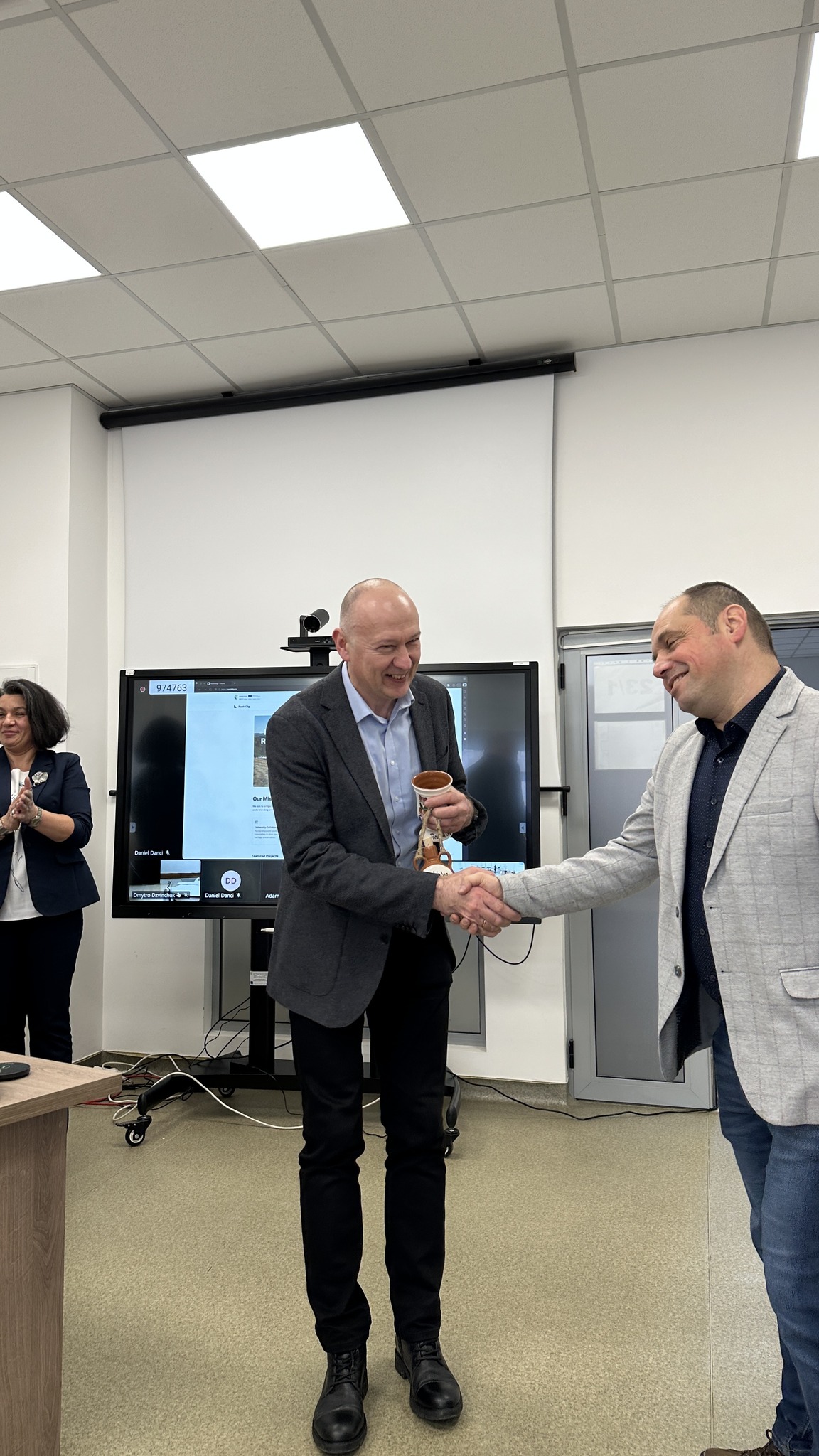 Міжнародна академічна співпраця: студентки кафедри філології та перекладу на конференції проєкту Root4Dig