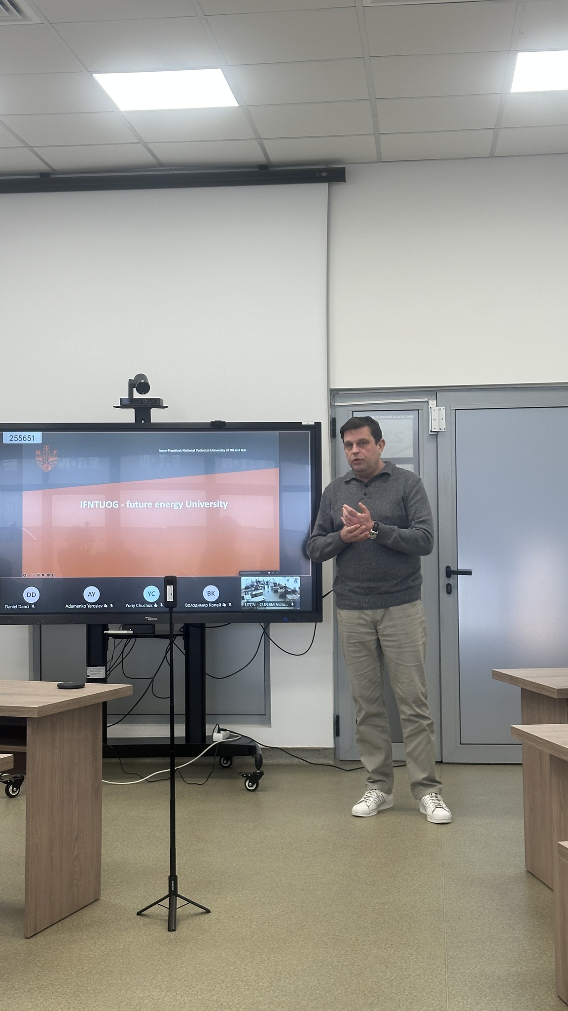 Міжнародна академічна співпраця: студентки кафедри філології та перекладу на конференції проєкту Root4Dig