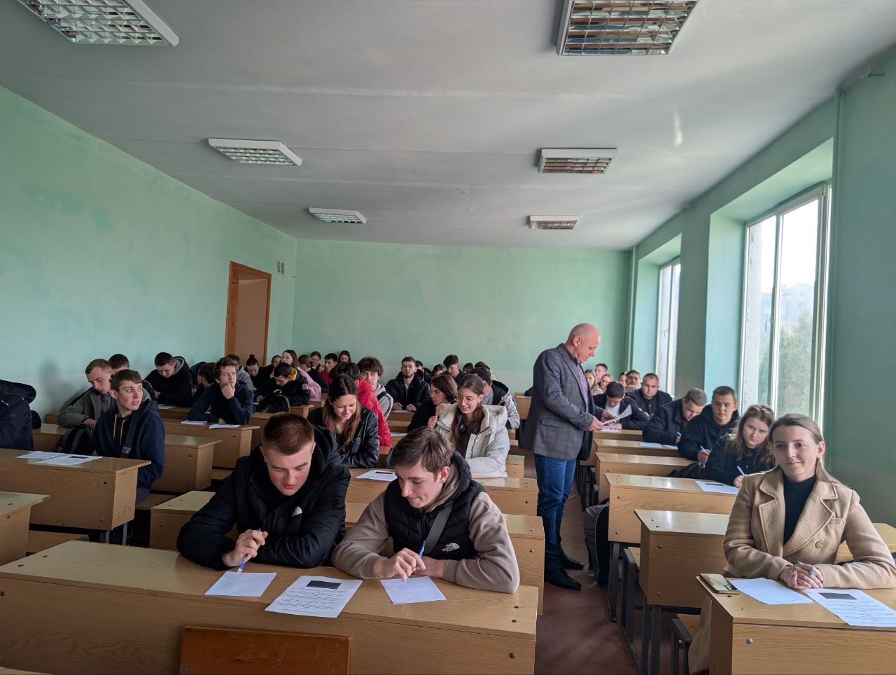 студентська олімпіада з фізики у великій аудиторії за 2026 рік