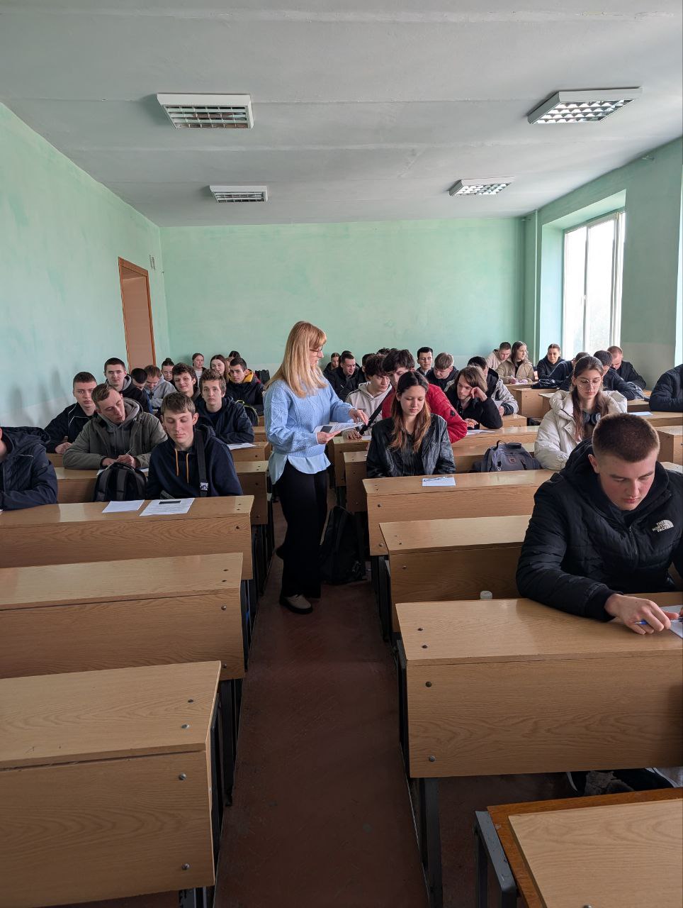 студентська олімпіада з фізики у великій аудиторії за 2026 рік