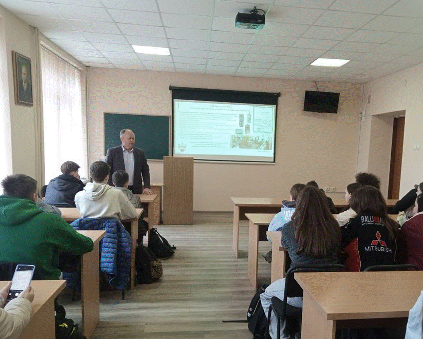 ЗНАЙОМСТВО З УНІВЕРСИТЕТСЬКИМ ЖИТТЯМ КАФЕДРИ