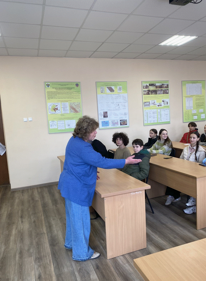 ЗНАЙОМСТВО З УНІВЕРСИТЕТСЬКИМ ЖИТТЯМ КАФЕДРИ