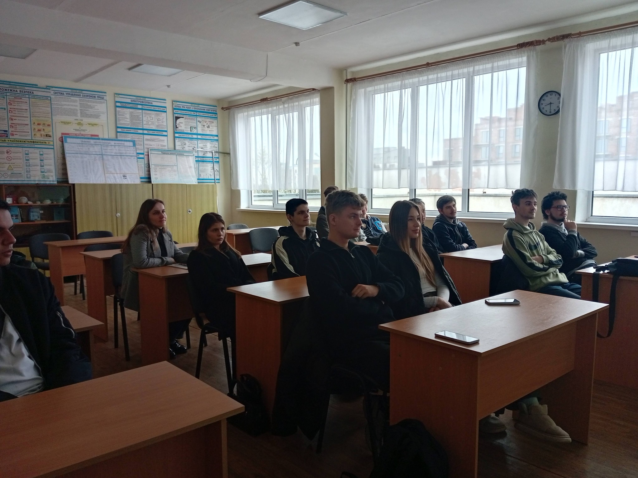 Поглиблення освітнього партнерства: кафедра інженерії програмного забезпечення на зустрічі зі студентами Коледжу електронних приладів ІФНТУНГ