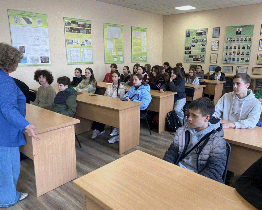 ЗНАЙОМСТВО З УНІВЕРСИТЕТСЬКИМ ЖИТТЯМ КАФЕДРИ