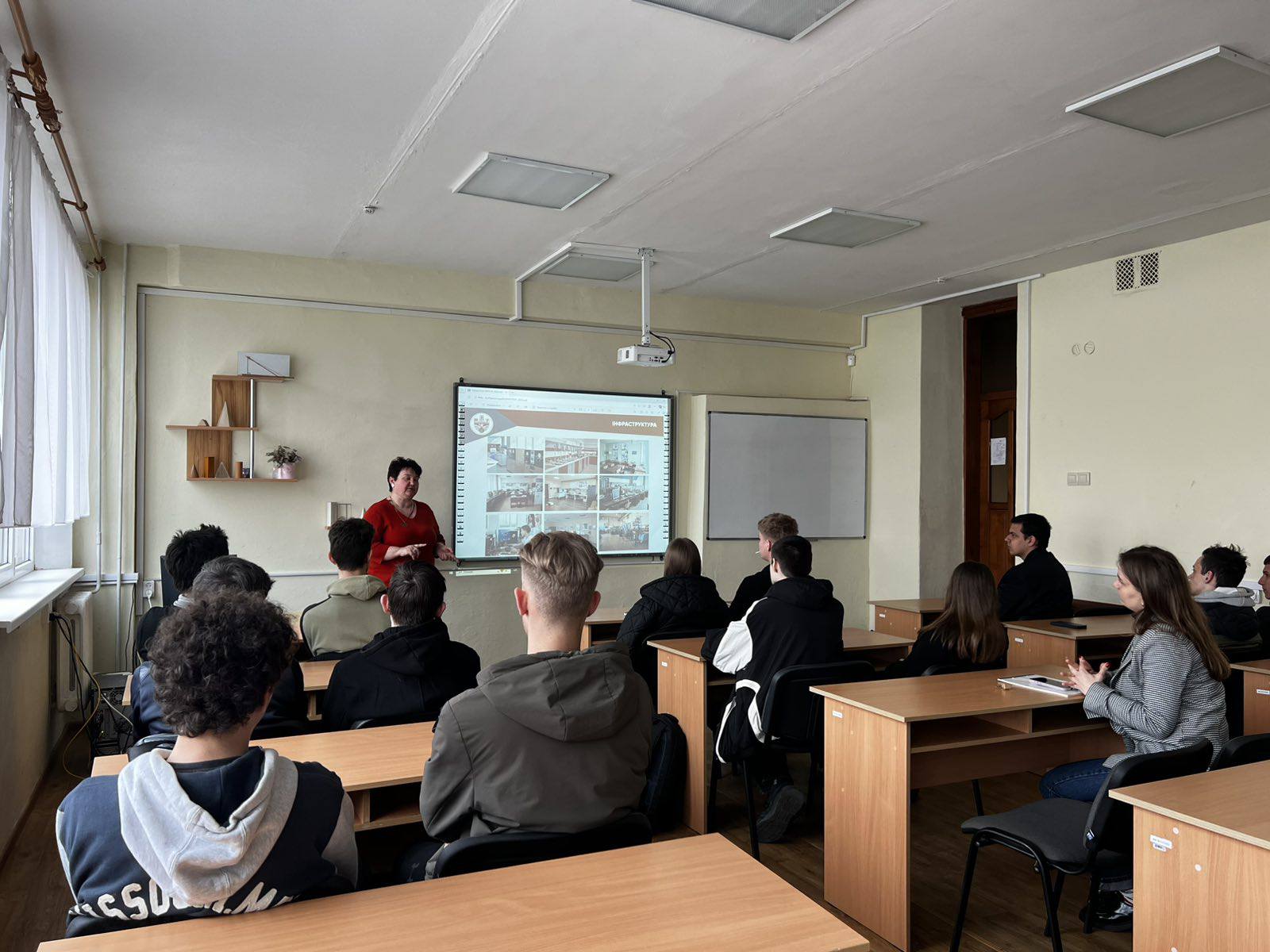 Поглиблення освітнього партнерства: кафедра інженерії програмного забезпечення на зустрічі зі студентами Коледжу електронних приладів ІФНТУНГ