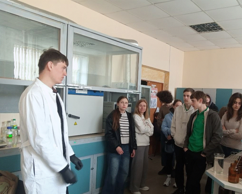 ЗНАЙОМСТВО З УНІВЕРСИТЕТСЬКИМ ЖИТТЯМ КАФЕДРИ