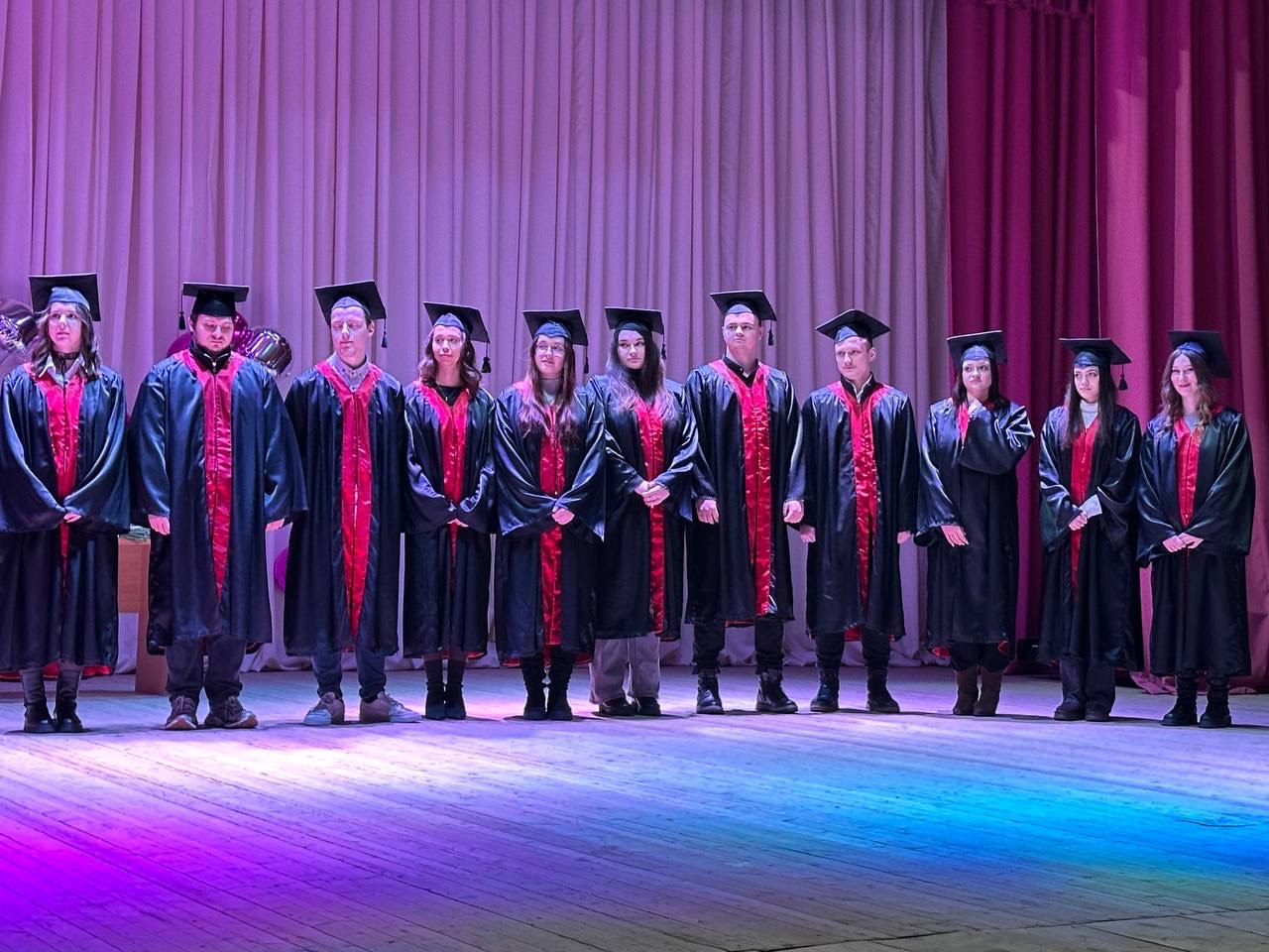 У добру путь, дорогі випускники!