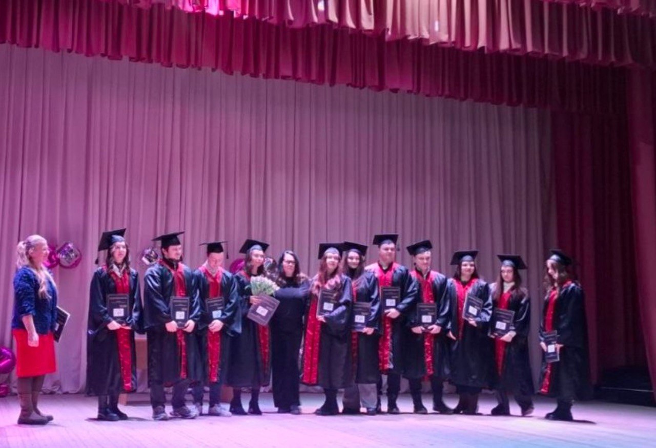 У добру путь, дорогі випускники!