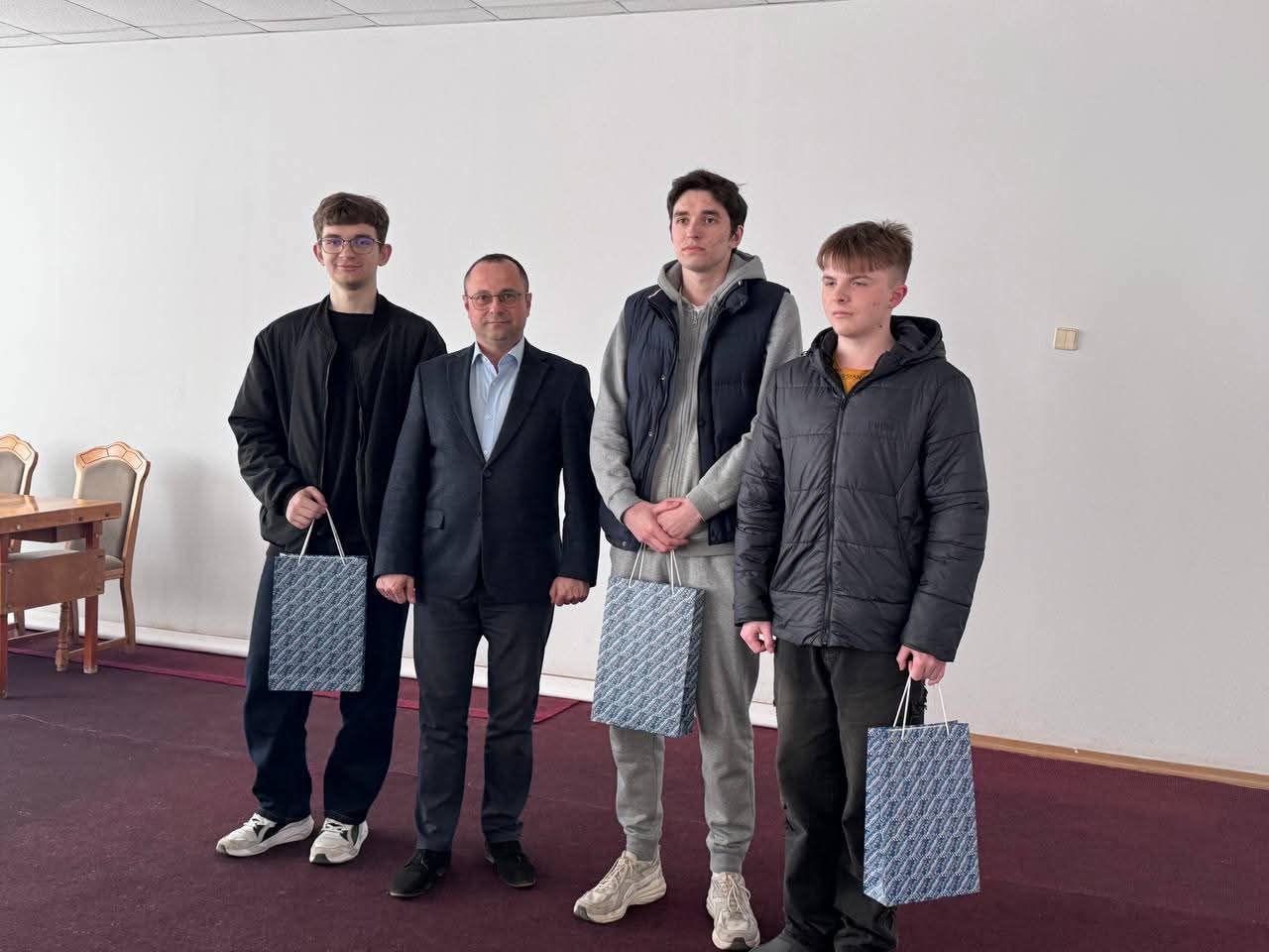 Вітаємо наших студентів з високою відзнакою!