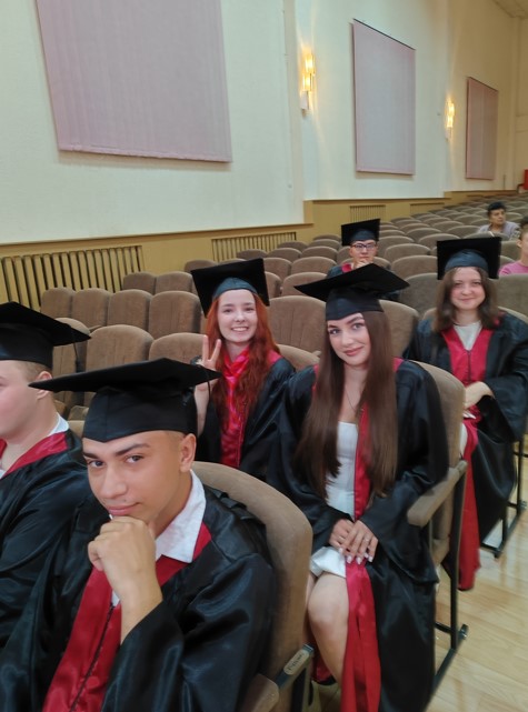 Вручення дипломів бакалавра