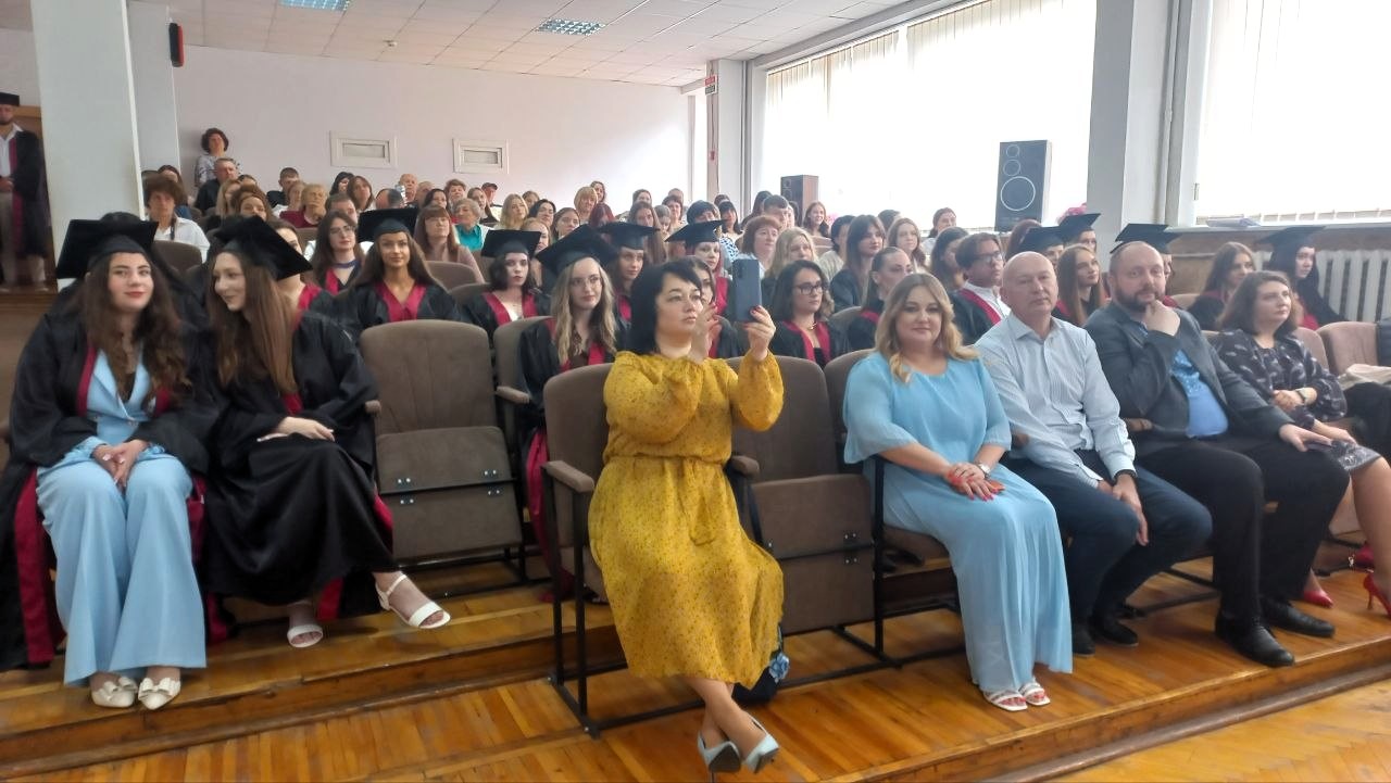 Урочисте вручення дипломів бакалавра