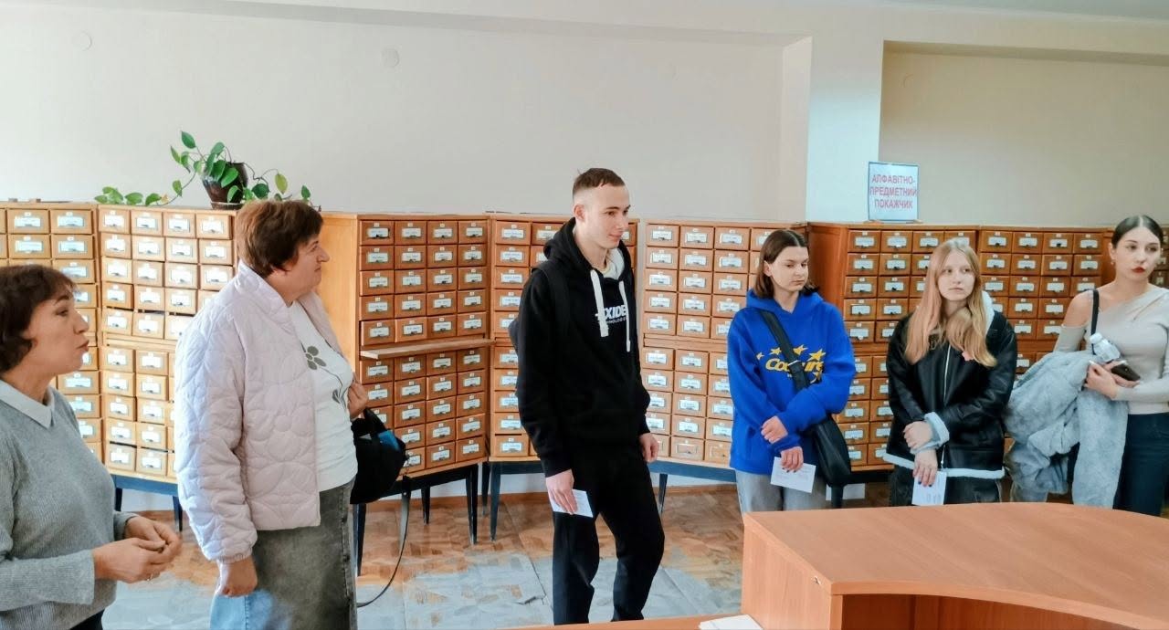 Практичне заняття в університетській бібліотеці 