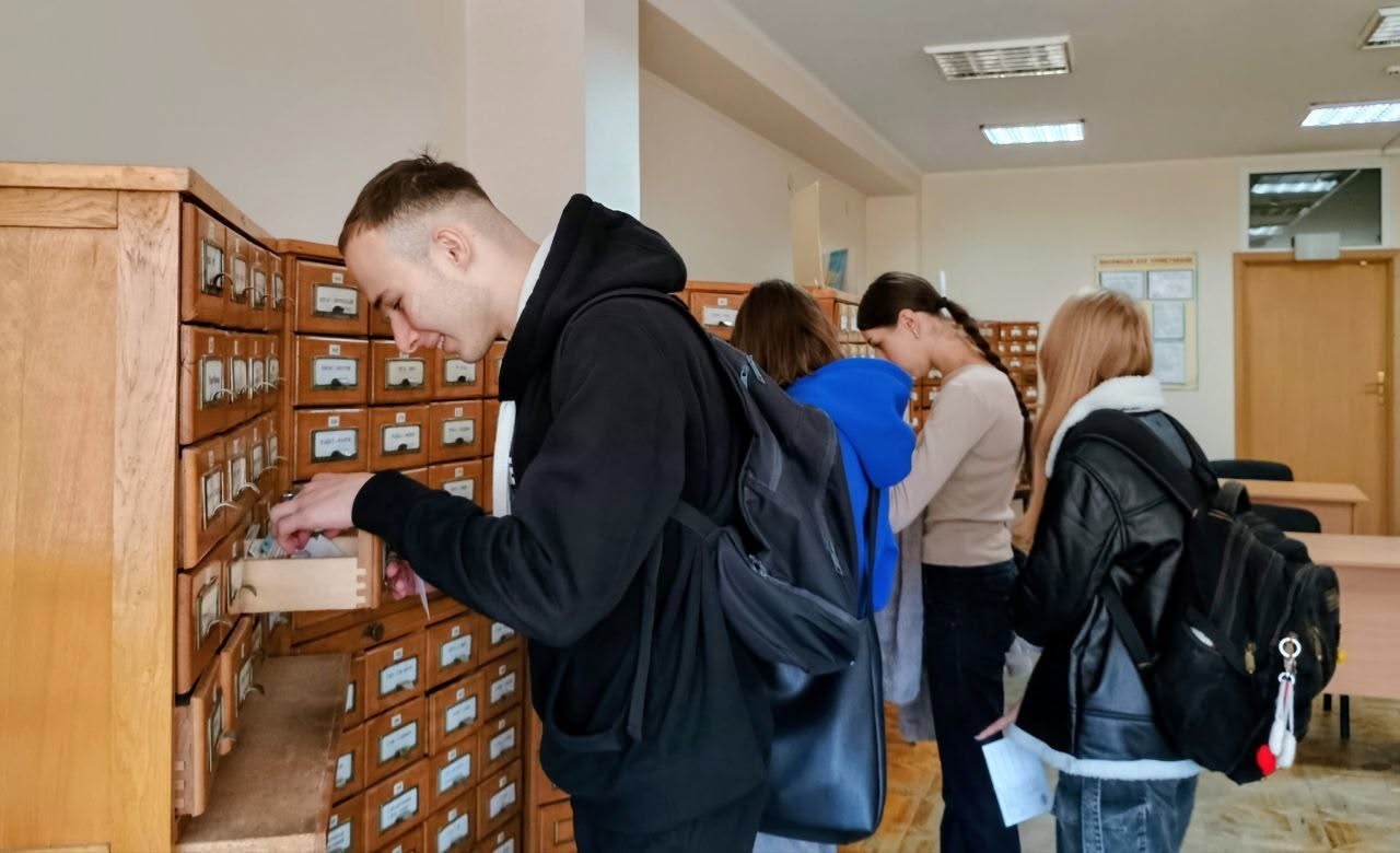 Практичне заняття в університетській бібліотеці 