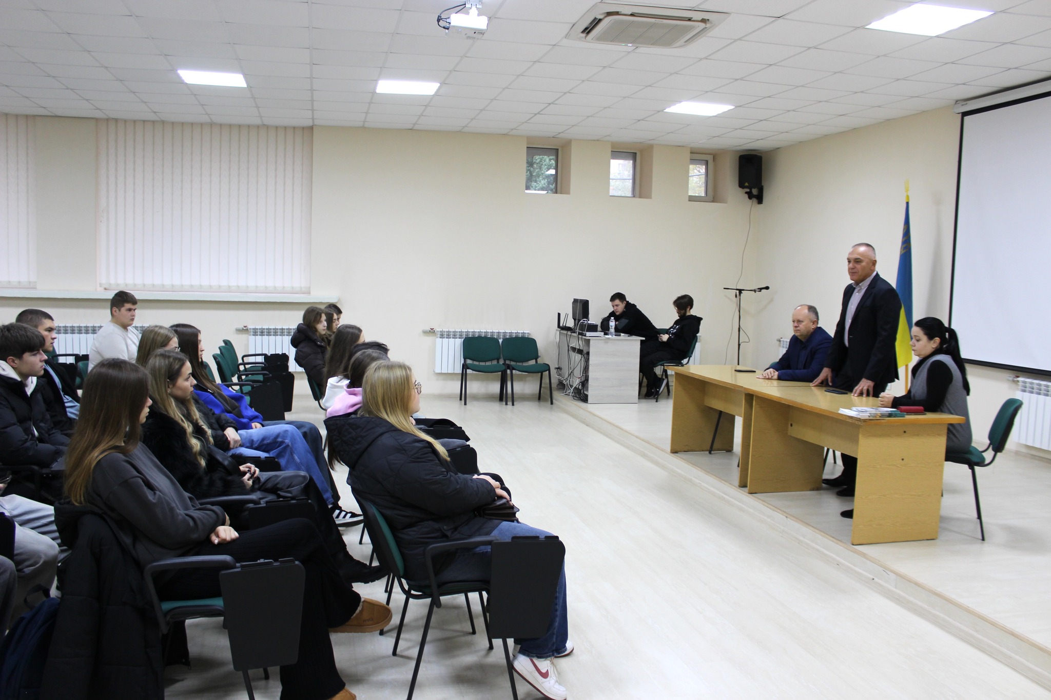 Якісні водні ресурси – це складова Національної безпеки: керівництво і фахівці Дністровського БУВР провели лекцію для студентів ІФНТУНГ