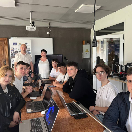 Знайомство з програмуванням малих обчислювальних платформ: тест-драйв