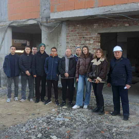 Бінарне заняття на будмайданчику: теорія зустрічається з практикою