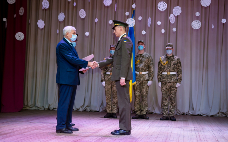 Вперше в історії: курсантка ІФНТУНГ отримала звання лейтенанта