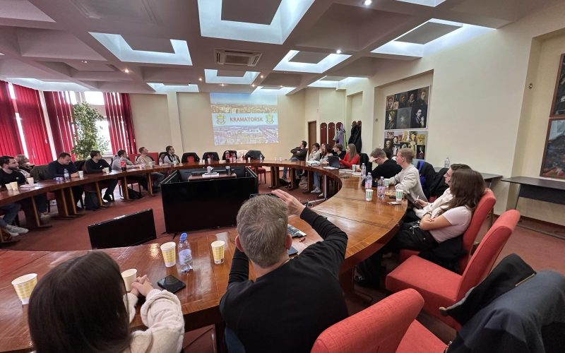 За круглим столом у ректорській залі Північного Університетського Центу  м. Бая-Маре (Технічний університет Клуж Напока)