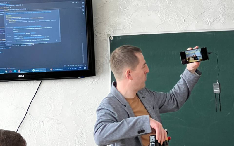 Android, дрони та «один день із життя програміста»: профорієнтаційна зустріч у КЕПі! 