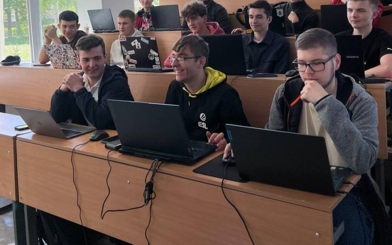 Smarttask Hackathon 2025: Свято знань, креативу та інновацій!