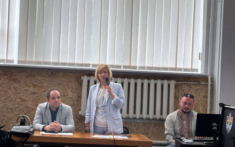 В Івано-Франківському національному технічному університеті нафти і газу  відбулась конференція в рамках проєкту  «Перевідкриття спільних культурних коренів та їх діджиталізація для майбутніх поколінь – Root4Dig» в повіті Марамуреш (Румунія) та Івано-Франківській області (Україна). Ця ініціатива має на меті поглиблення транскордонного співробітництва, популяризацію через оцифровування культурних цінностей у спільних Карпатах.  Нагадаємо, що проєкт реалізується ІФНТУНГ у партнерстві із Технічним університето