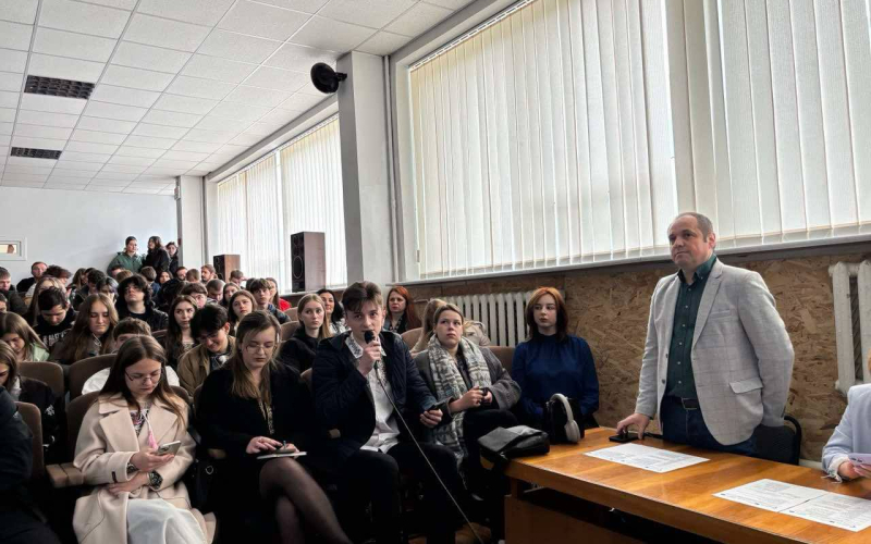 В Івано-Франківському національному технічному університеті нафти і газу  відбулась конференція в рамках проєкту  «Перевідкриття спільних культурних коренів та їх діджиталізація для майбутніх поколінь – Root4Dig» в повіті Марамуреш (Румунія) та Івано-Франківській області (Україна). Ця ініціатива має на меті поглиблення транскордонного співробітництва, популяризацію через оцифровування культурних цінностей у спільних Карпатах.  Нагадаємо, що проєкт реалізується ІФНТУНГ у партнерстві із Технічним університето