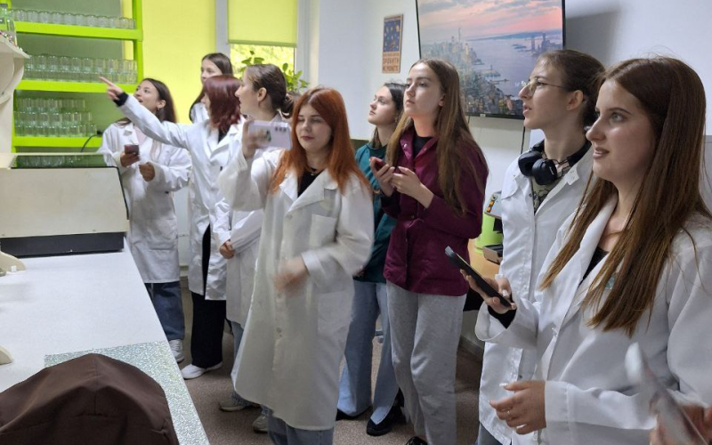 Філологи в лабораторіях!