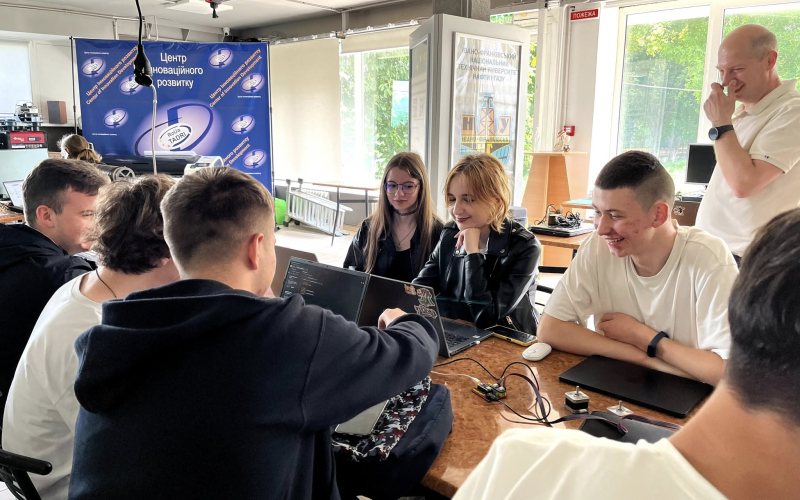 Знайомство з програмуванням малих обчислювальних платформ: тест-драйв