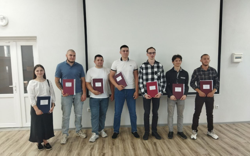Перші хто захистив роботи