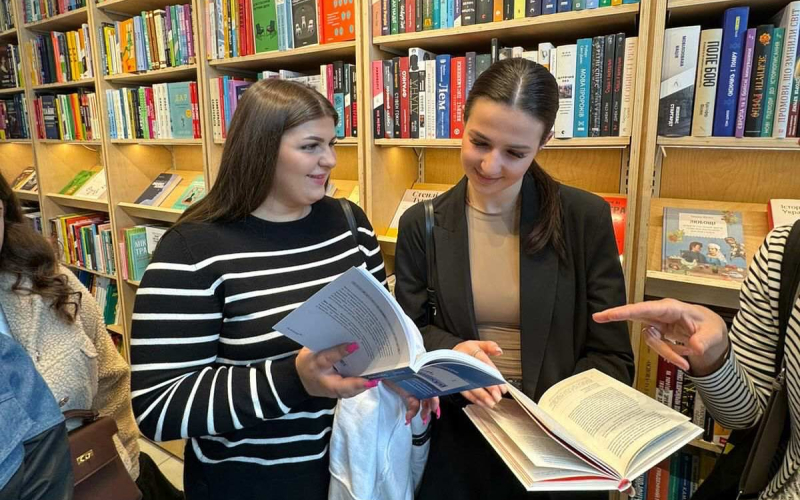 Навчання поза аудиторією: студенти-документознавці на лекції у книгарні «Сенс»