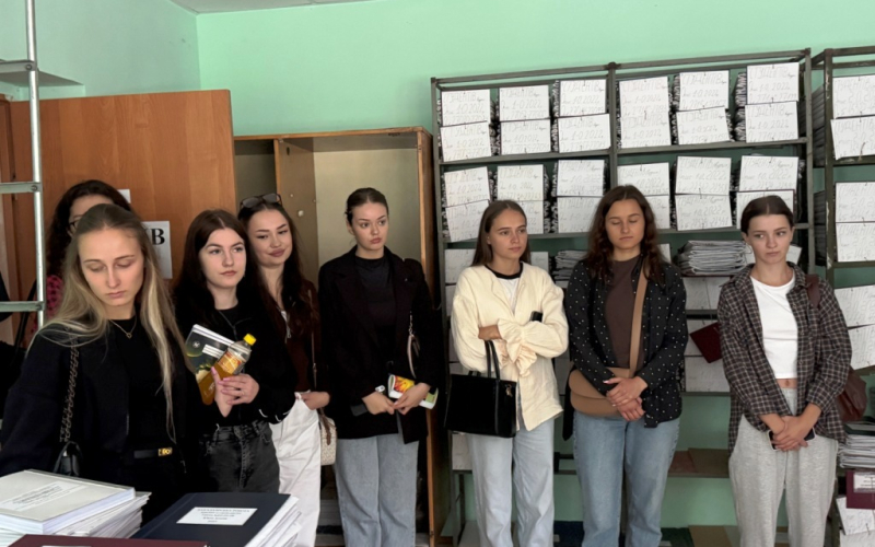 Студенти відвідали архівний відділ ІФНТУНГ  