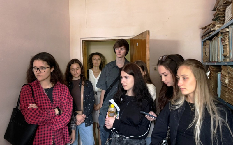 Студенти відвідали архівний відділ ІФНТУНГ  