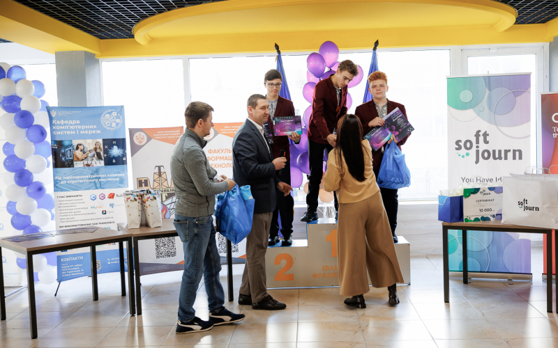 Переможці ІТ-олімпіади: в ІФНТУНГ відзначили найкращих програмістів Прикарпаття! 
