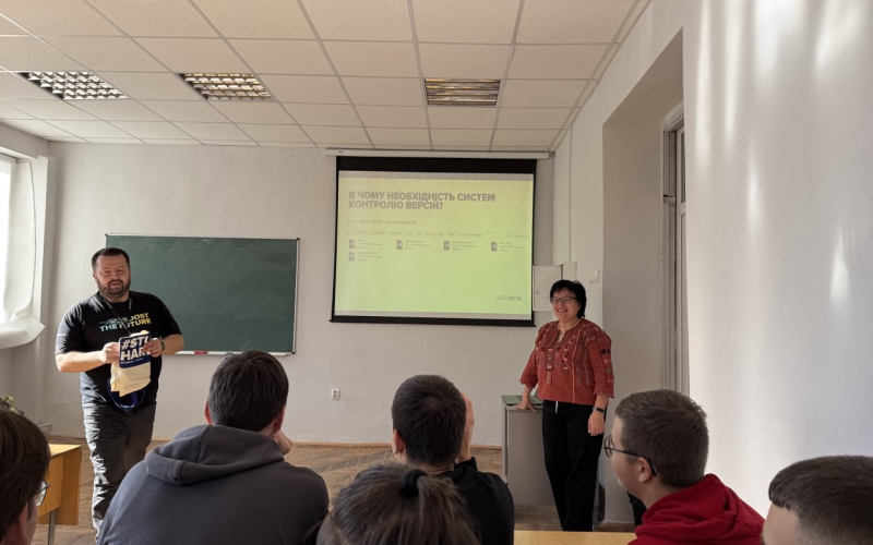 SoftServe у гостях у першокурсників: про командну роботу, Git і перші кроки в ІТ!