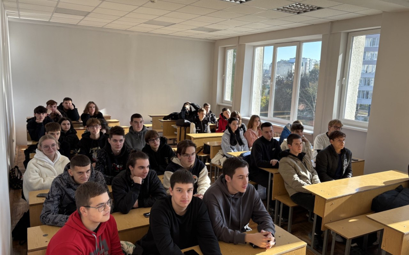 SoftServe у гостях у першокурсників: про командну роботу, Git і перші кроки в ІТ!