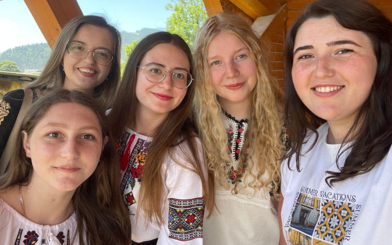 Root4Dig Літній студентський табір