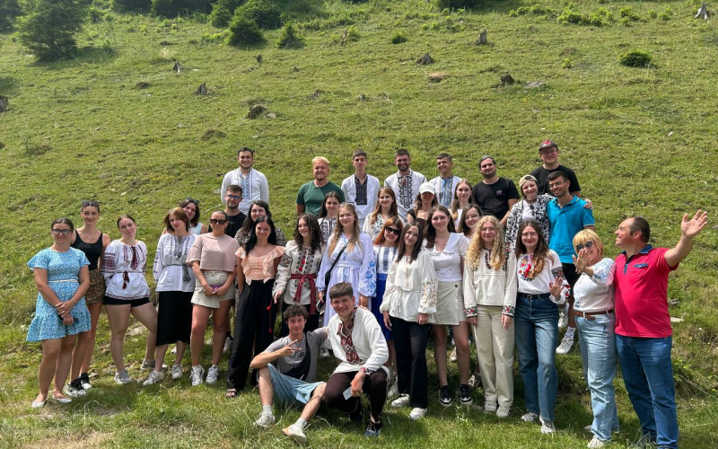 Root4Dig Літній студентський табір