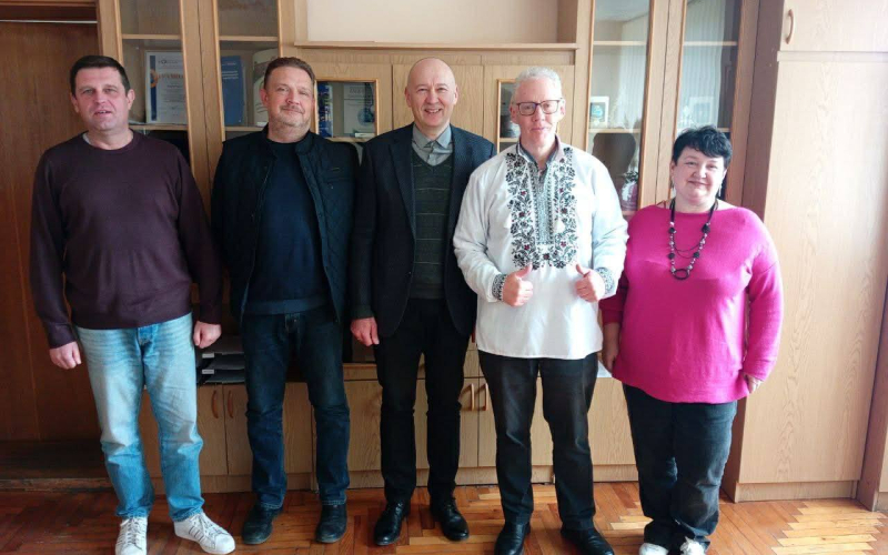 Друзів пізнаєш у складні часи