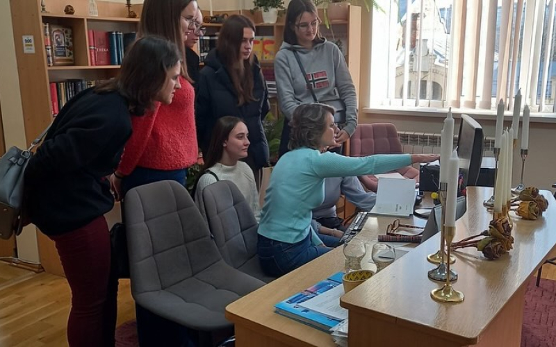 Студенти пізнають цифрову бібліотеку зсередини!