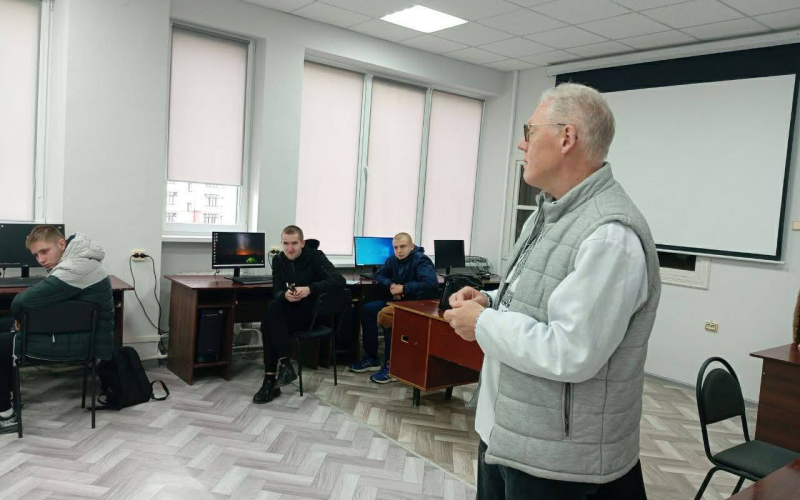 Друзів пізнаєш у складні часи