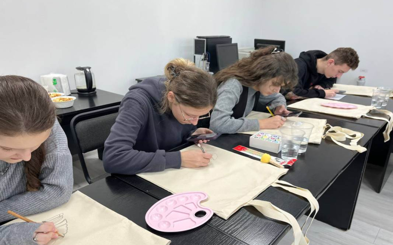 ВОРКШОП ІЗ РОЗПИСУ ШОПЕРІВ