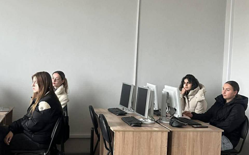 Друзів пізнаєш у складні часи