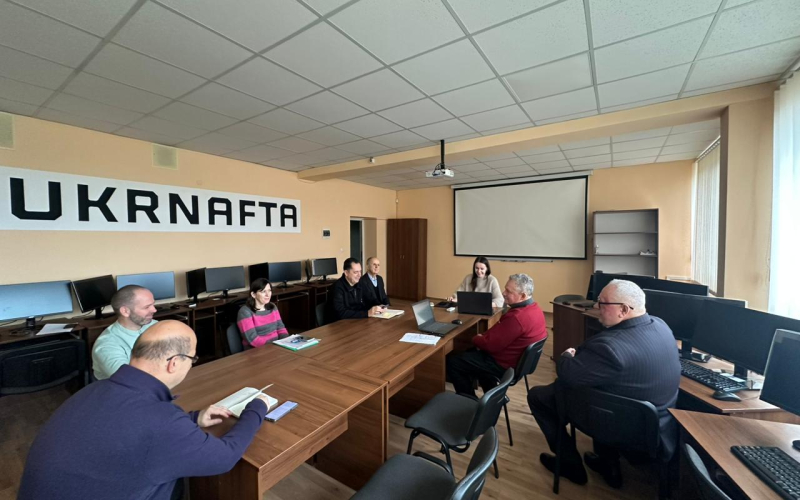 Круглий стіл