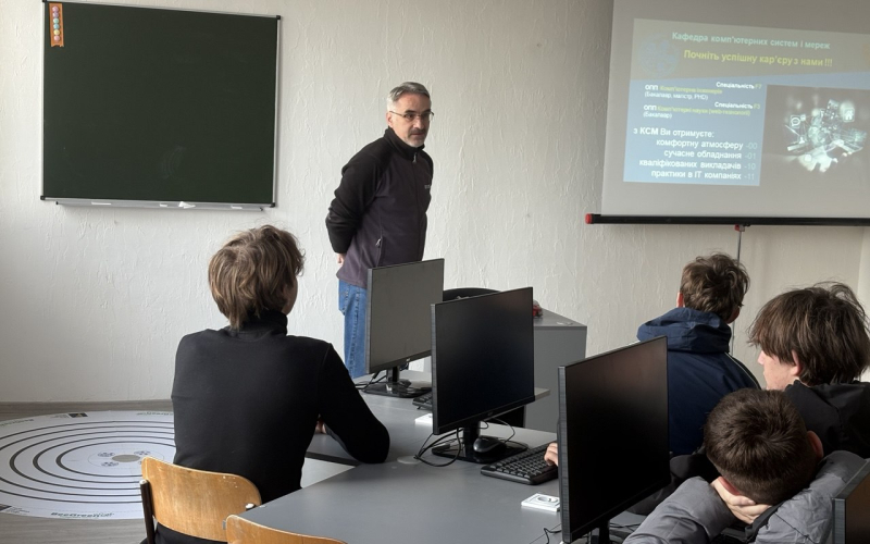 Від Технологій до Роботів: Майбутні Інженери у Гостях кафедри КСМ!